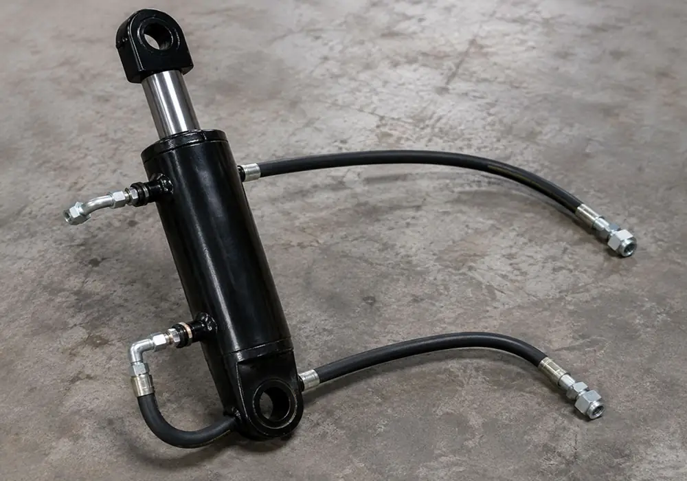 A black hydraulic cylinder with 803268221 hose assembly and fittings for XCMG GR2605, showing potential leakage inspection points