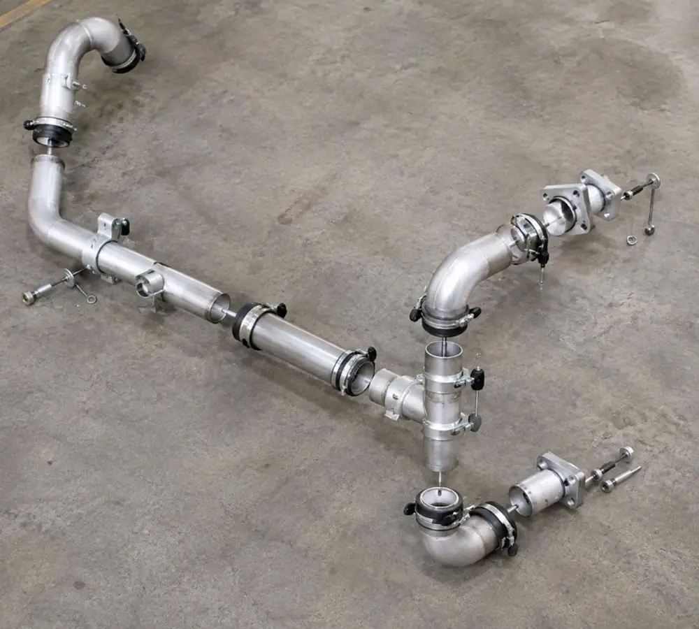 Detailed view of hydraulic piping and sealing assembly parts for XCMG XE2000 mining excavator maintenance, showing connection points for O-rings and seals.